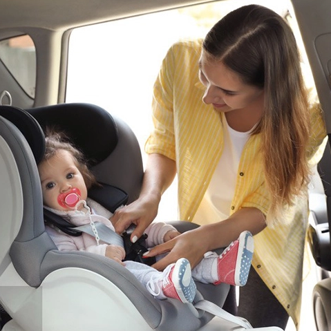 Seggiolino auto per neonati o seggiolino convertibile: qual è il migliore per il tuo bambino?